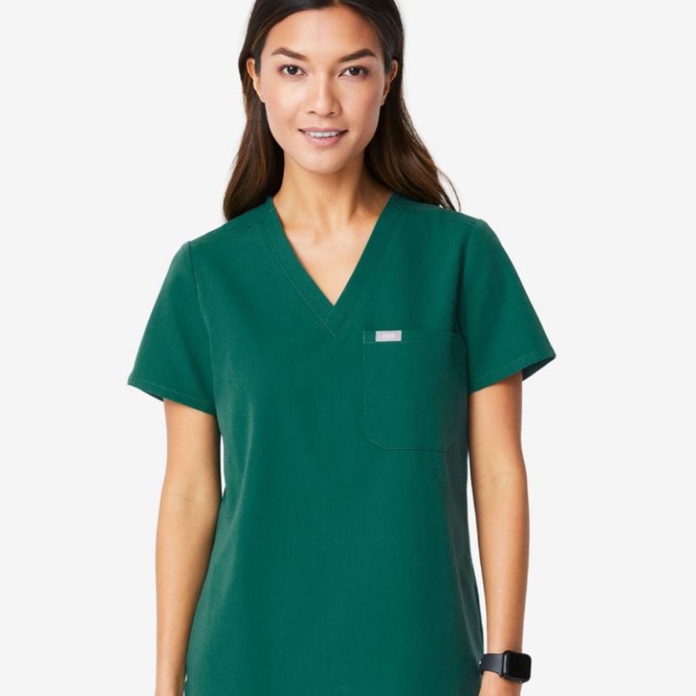 NWT Figs hunter green Catarina in large